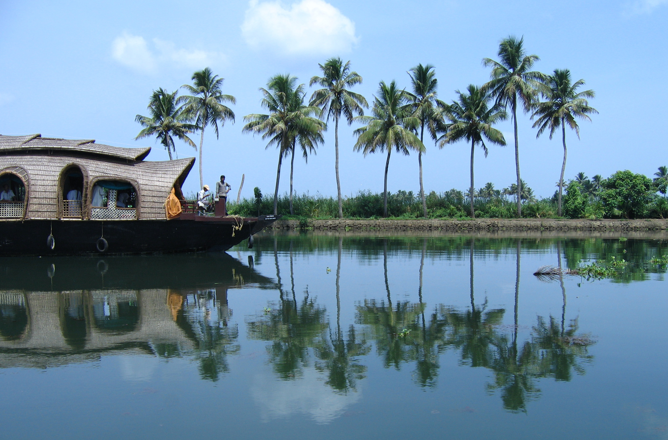 Cochin-Munnar-Thekkady-Alleppey Tour Package